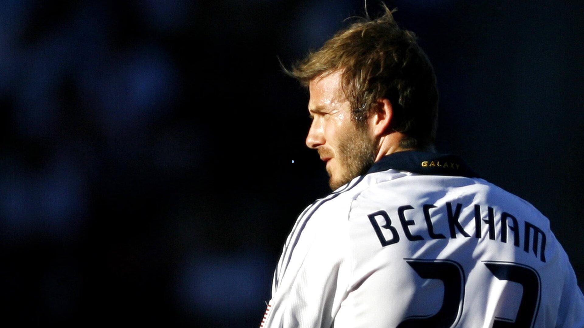 赛场幽默瞬间,李昊快发被阻,踢臀反击反赚对手黄牌